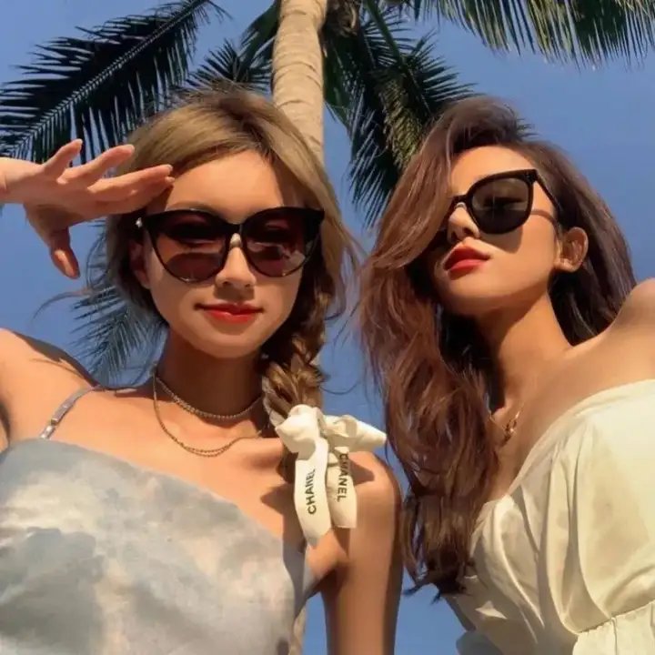 反复缺席海报